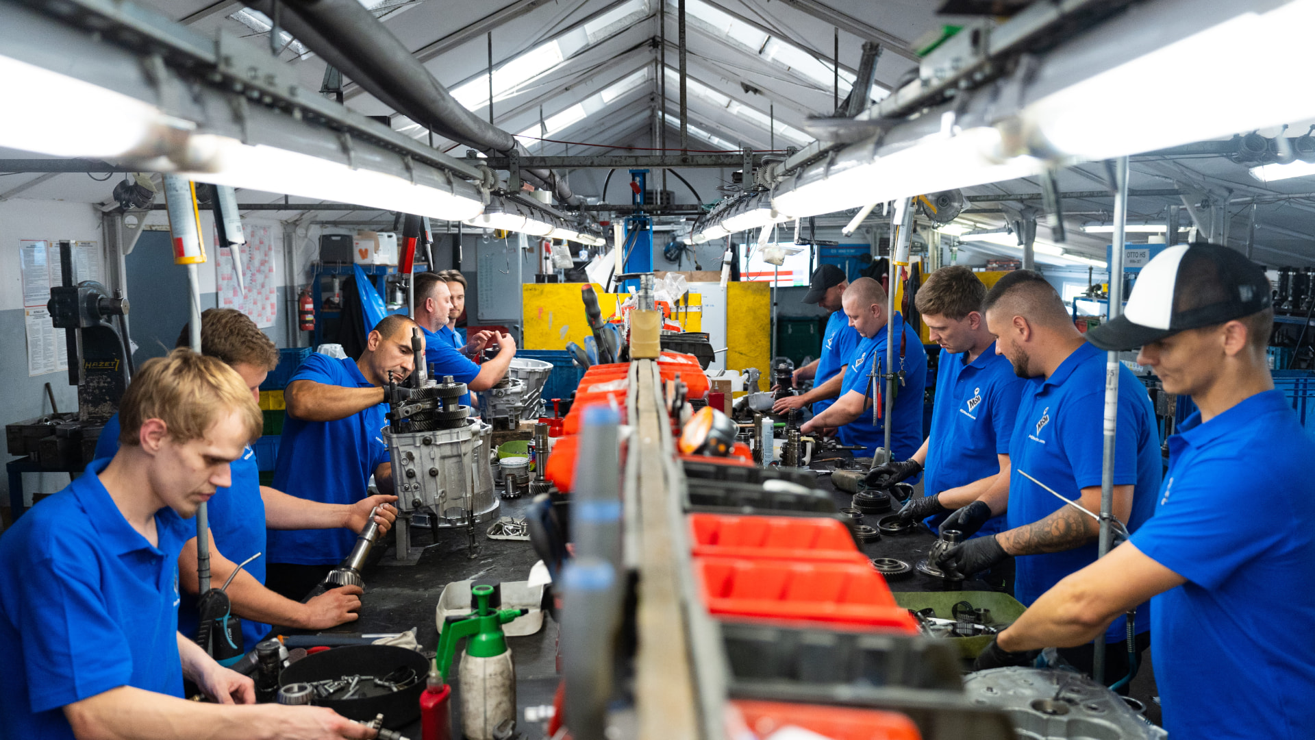Zespół mechaników AutomatyMSM.pl przy regeneracji skrzyń biegów